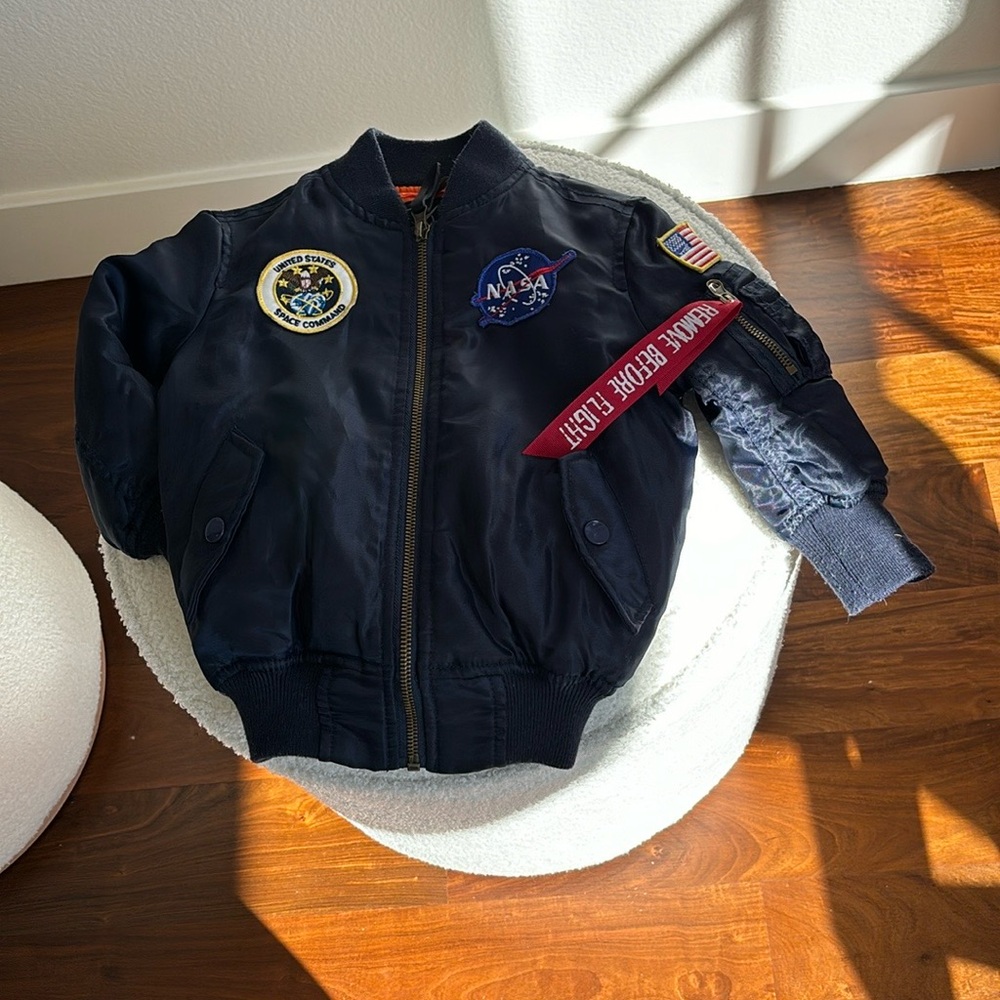 NASA jacket like new T2